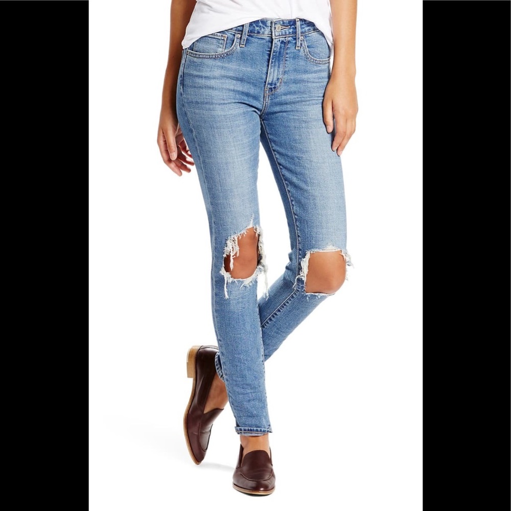 LIKE NEW Levi’s 721 Ripped High Waist Skinny Jeans